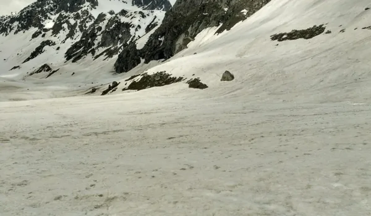 Hampta Valley Snow Trek