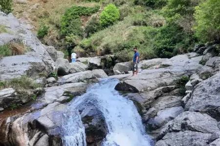 Gallu waterfall hike best time