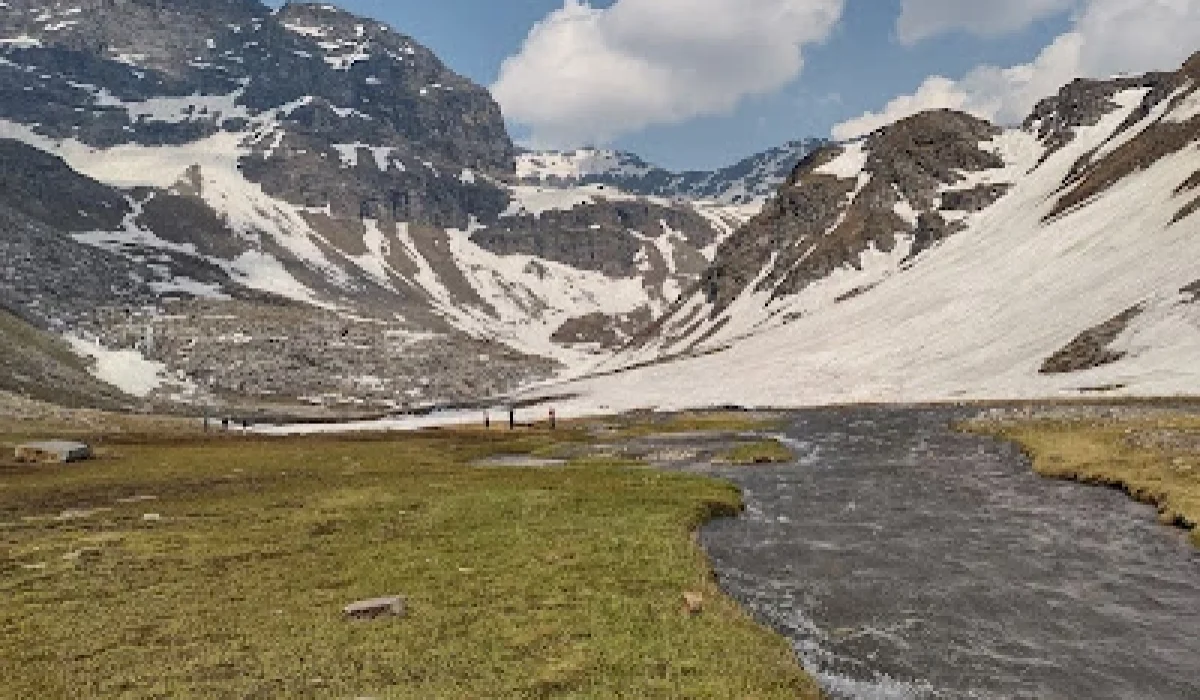Rupin Pass Trek,Best Summer Treks in India