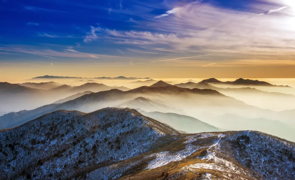 Start Early for Golden Hour Shots, Trek Photography Tips