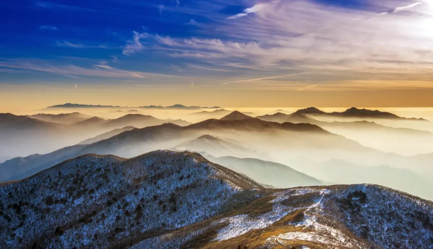 Start Early for Golden Hour Shots, Trek Photography Tips