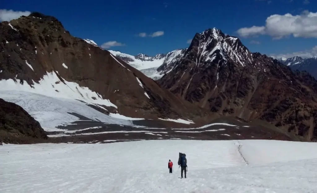 High Altitude Trekking. Pin Parvati Pass trek