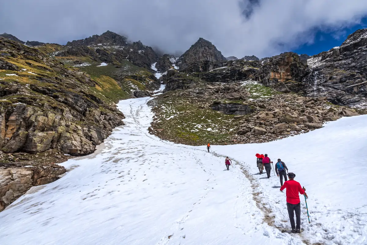 Rupin Pass vs Buran Ghati: Which Summer Trek Fits You?