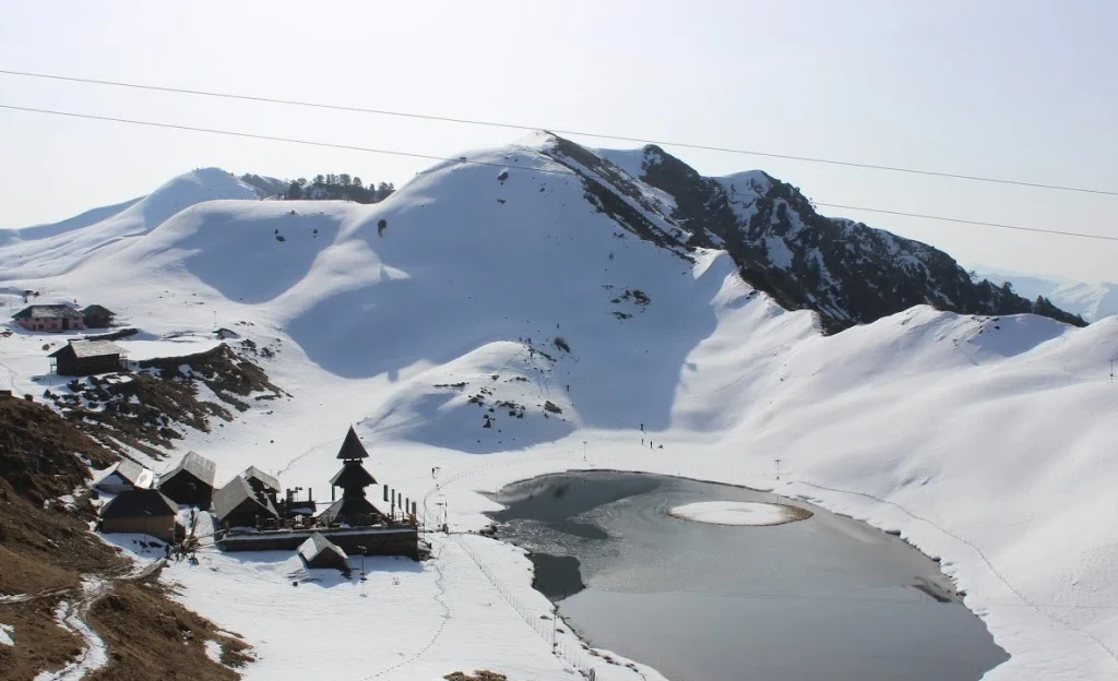frozen-parashar lake, Winter Trekking