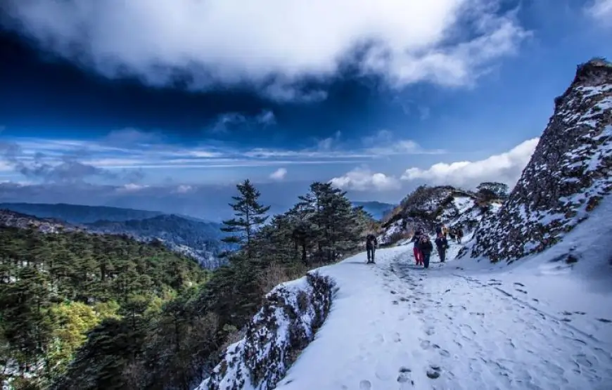 Sandakphu Trek in February: Best Month for Everest Views?