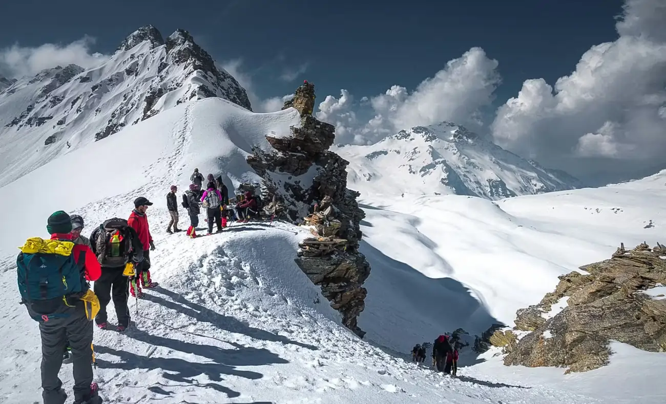 Avalanche safety tips: Trekking Safely in Late Winter